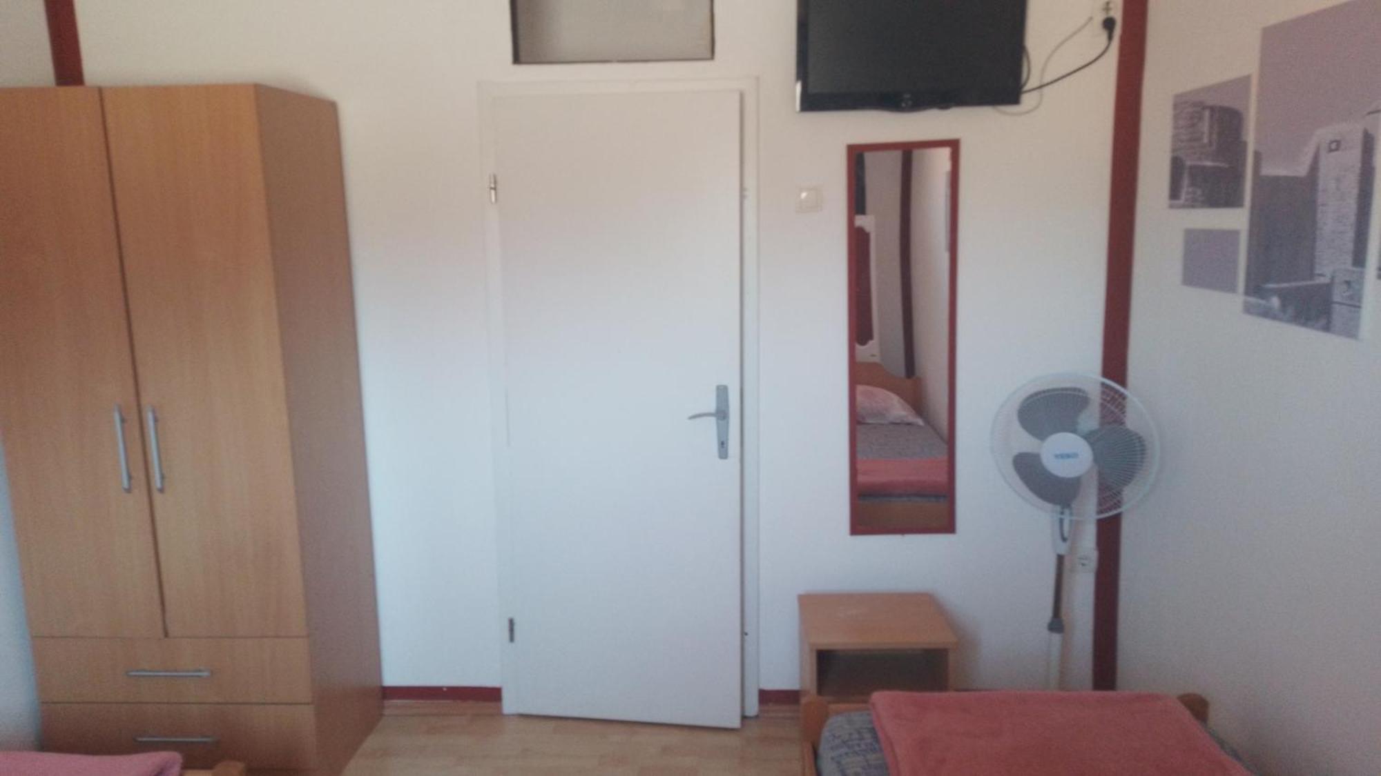 Red Apartman Trebinje Esterno foto